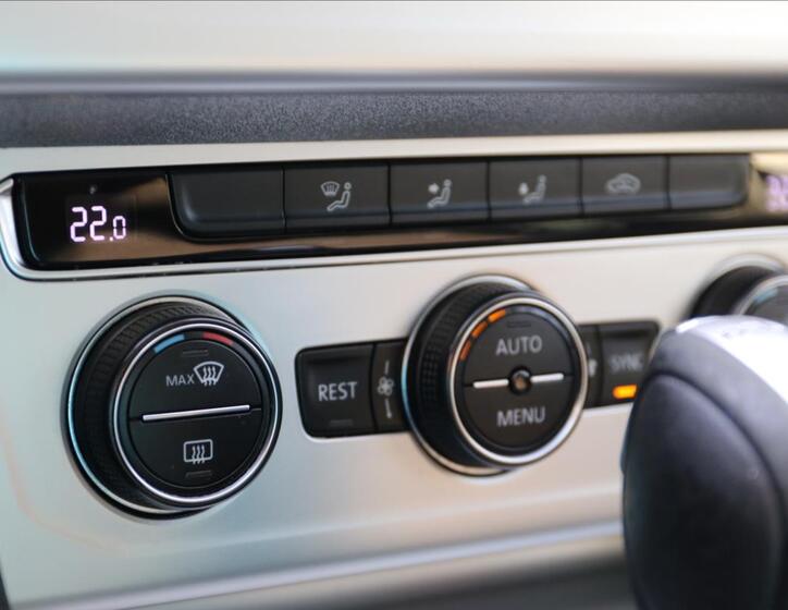 Volkswagen Passat 25