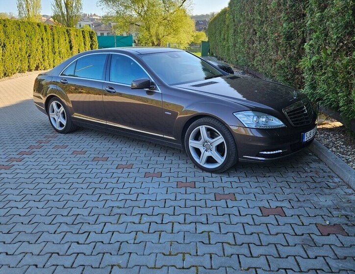 Mercedes-Benz Ostatní Sedan / Limuzína 0,0 0