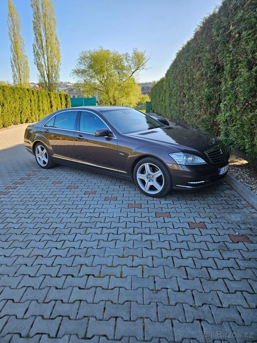 Mercedes-Benz Ostatní Sedan / Limuzína 0,0 0