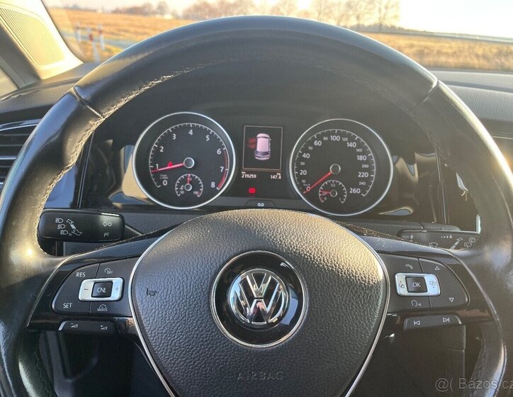 Volkswagen Golf 10