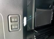 Land Rover Defender 7