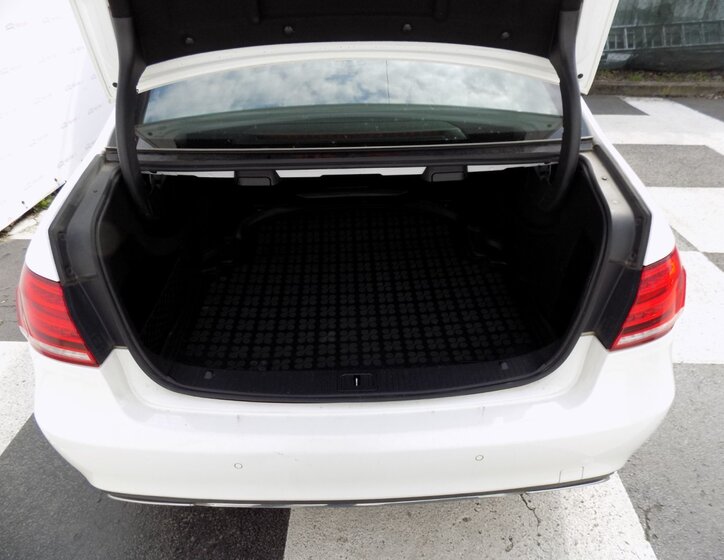 Mercedes-Benz Třídy E Sedan / Limuzína 2,1 l 125 kw