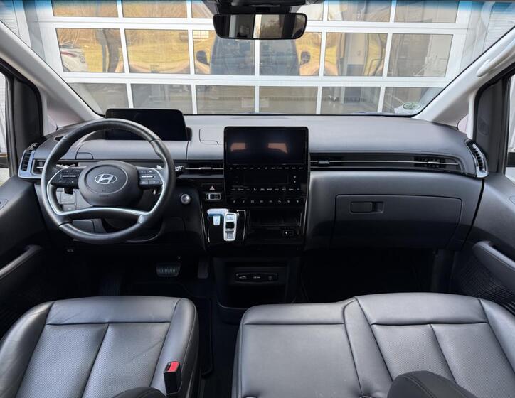 Hyundai Staria 13