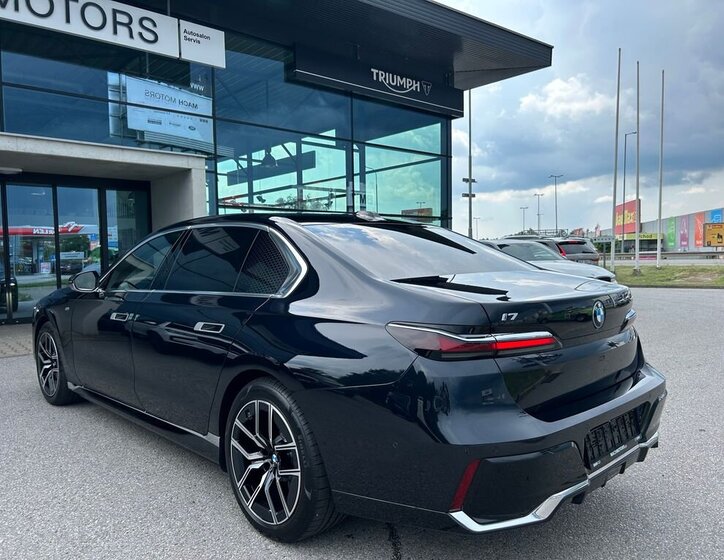 BMW i7 Sedan / Limuzína 0,0 400 kw