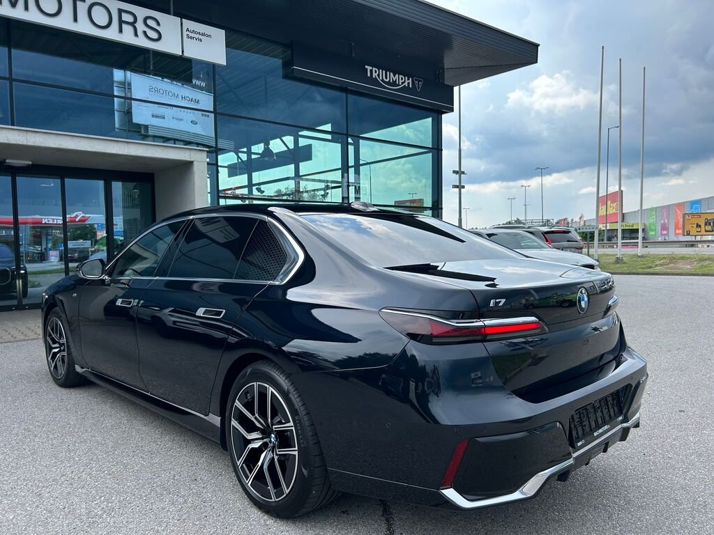 BMW i7 Sedan / Limuzína 0,0 400 kw