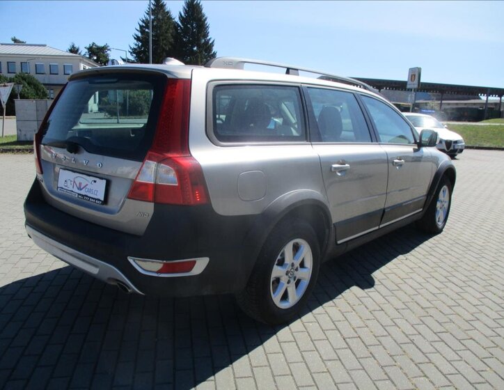 Volvo XC70 Kombi 2,4 l 151 kw