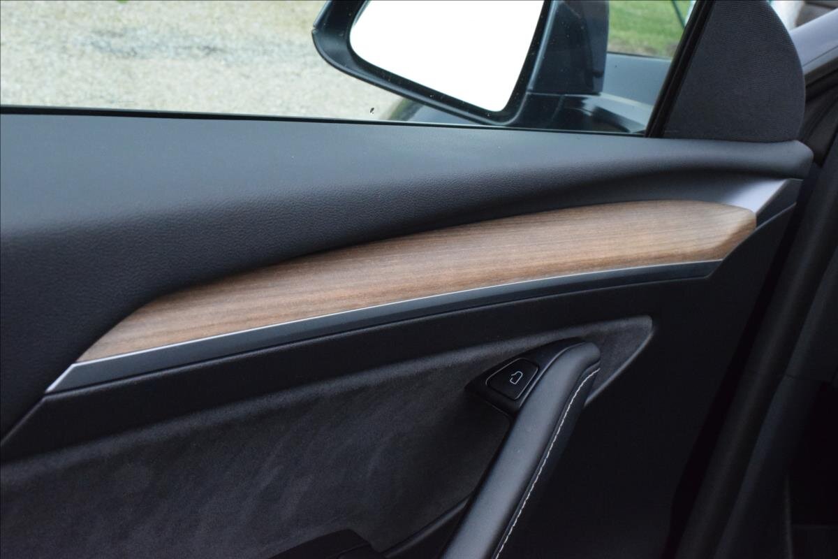 Tesla Model Y SUV / Terénní 0,0 378 kw