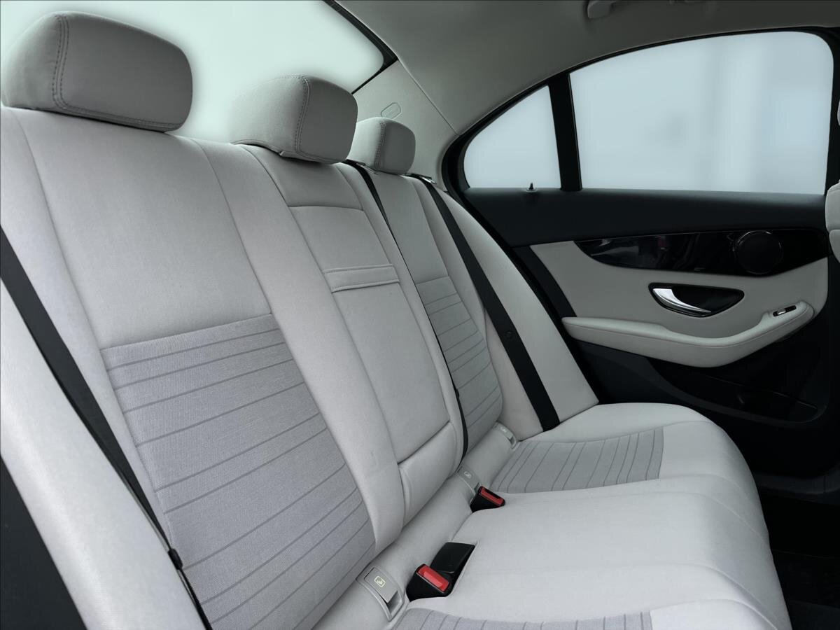 Mercedes-Benz Třídy C Sedan 2,1 l 100 kw