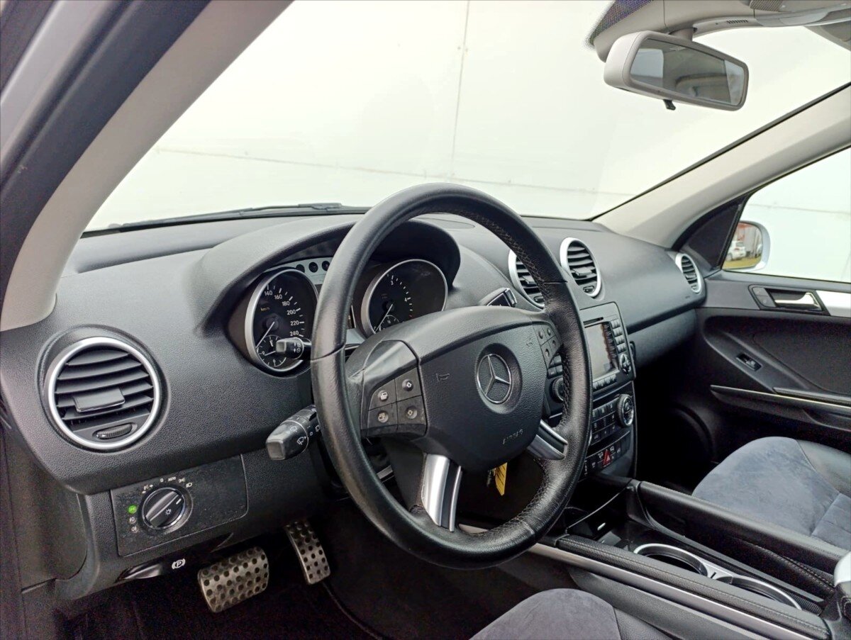 Mercedes-Benz Třídy M SUV 3,0 l 165 kw