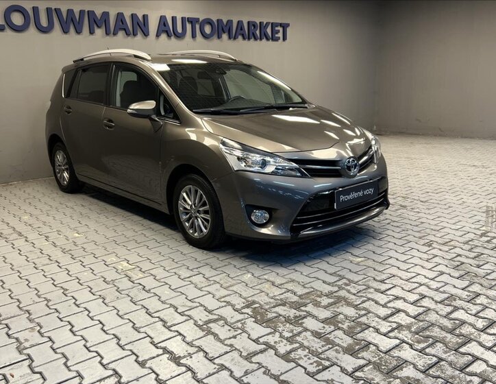 Toyota Verso 12