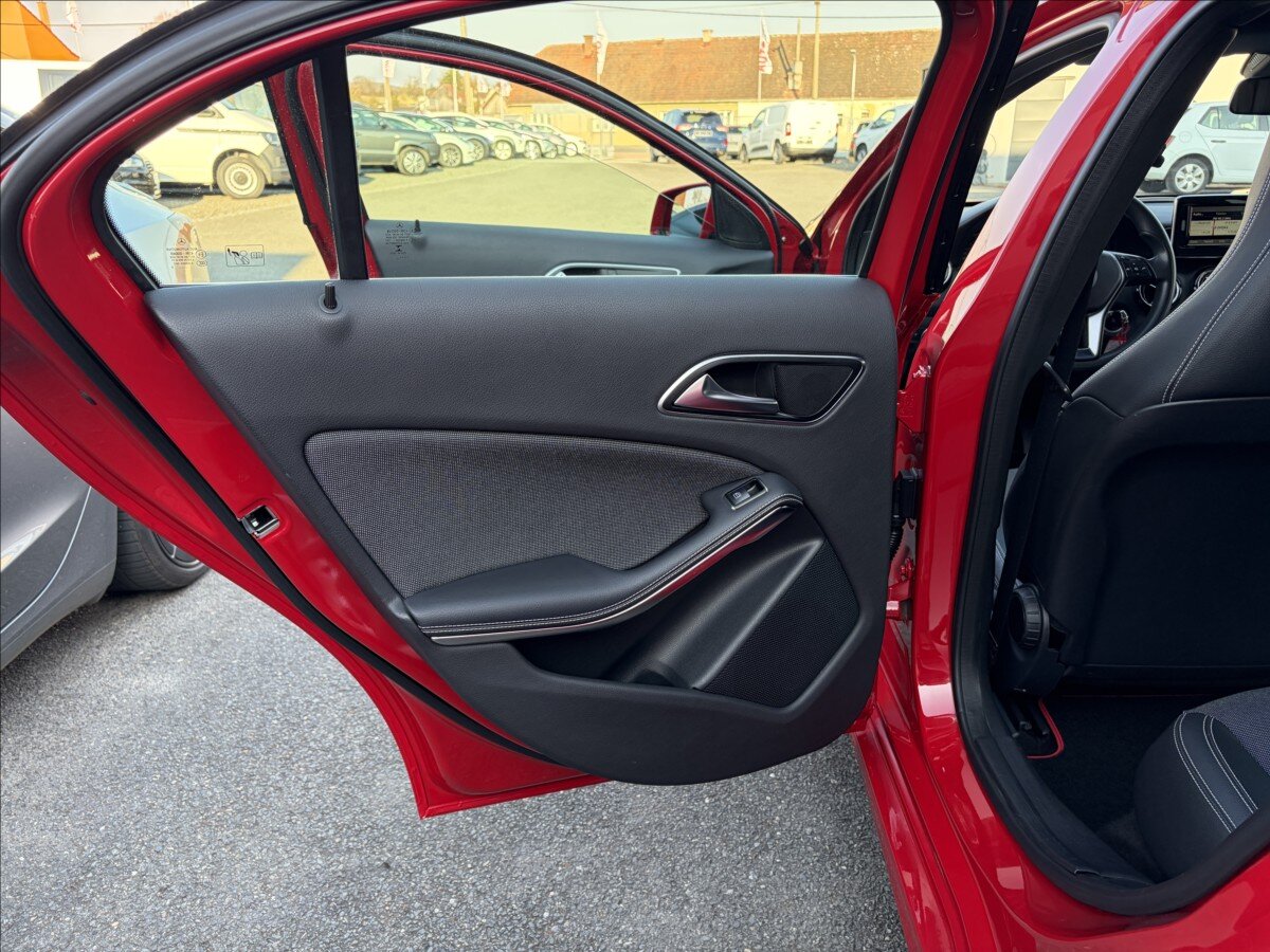 Mercedes-Benz Třídy A Hatchback 1,6 l 90 kw