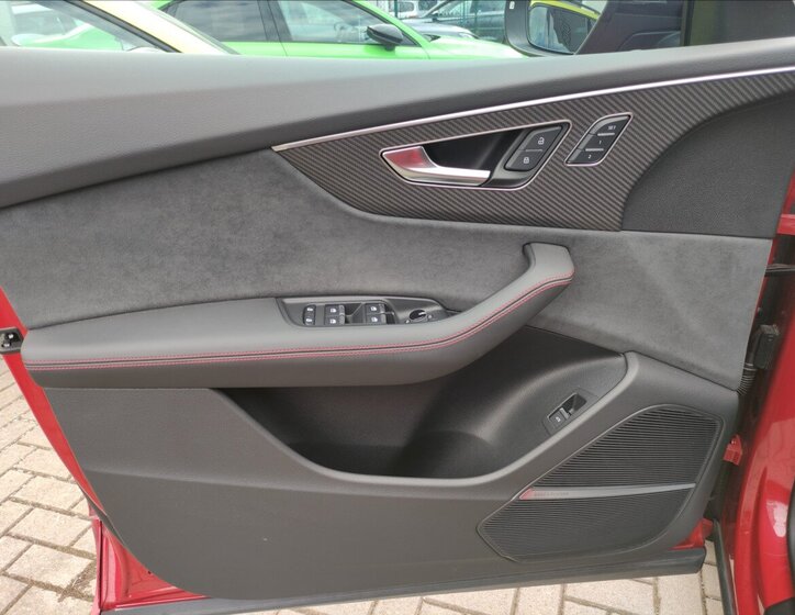 Audi Q8 SUV / Terénní 3,0 l 210 kw