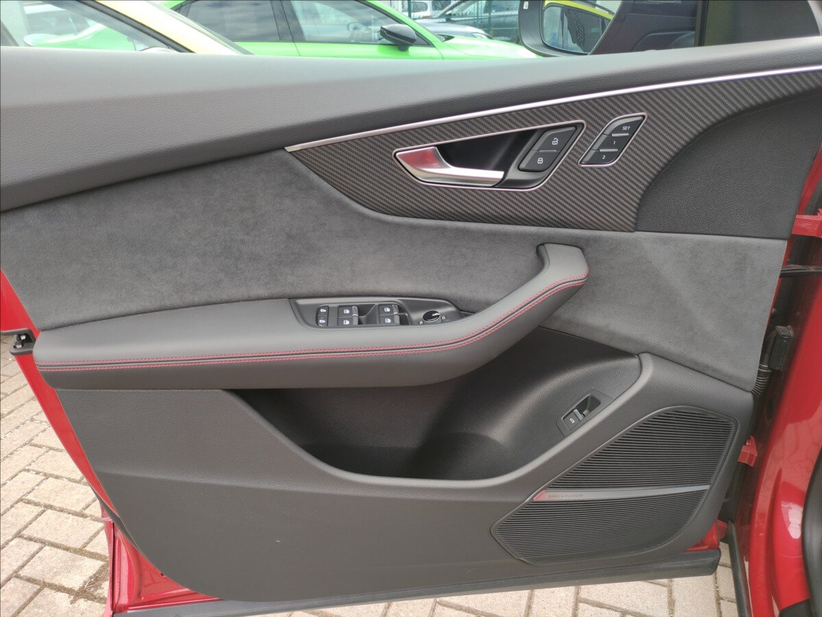 Audi Q8 SUV / Terénní 3,0 l 210 kw