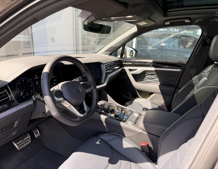 Volkswagen Touareg SUV / Terénní 3,0 l 210 kw