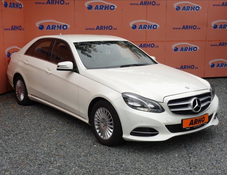 Mercedes-Benz Třídy E Sedan / Limuzína 2,1 l 125 kw