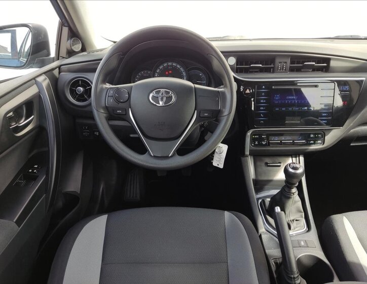 Toyota Auris Kombi 1,3 l 73 kw