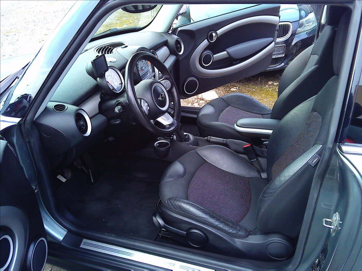 Mini Cooper Hatchback 1,6 l 90 kw