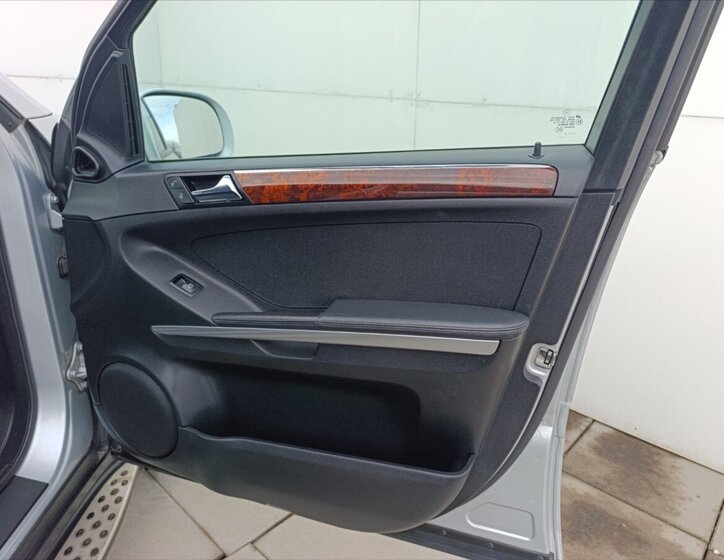 Mercedes-Benz Třídy M SUV 3,0 l 165 kw