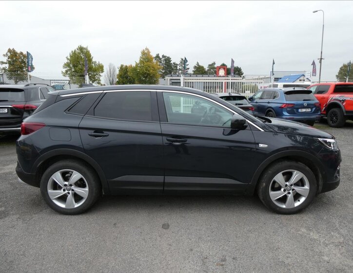Opel Grandland X SUV / Terénní 1,2 l 96 kw