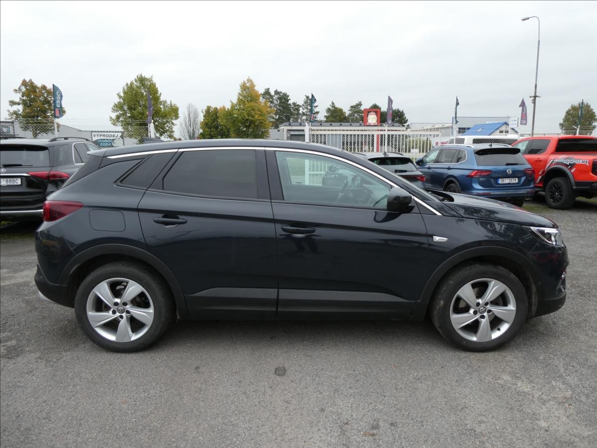 Opel Grandland X SUV / Terénní 1,2 l 96 kw