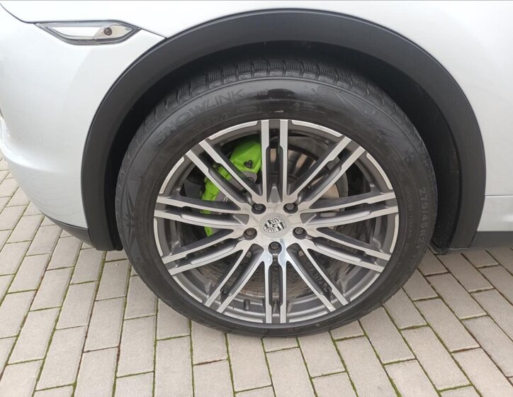 Porsche Cayenne Kombi 3,0 l 180 kw