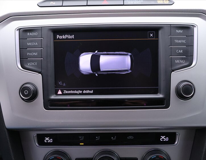 Volkswagen Passat Kombi 1,6 l 88 kw