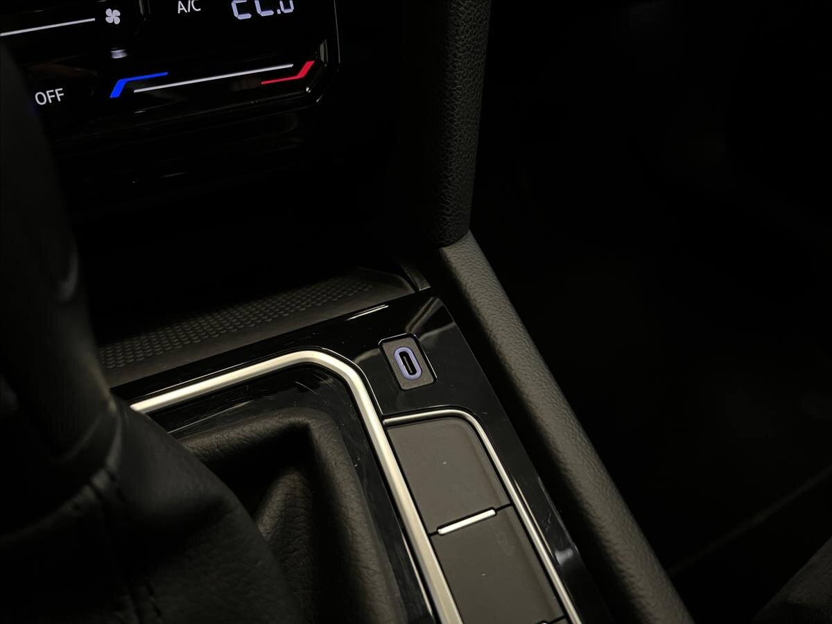 Volkswagen Passat Sedan 1,5 l 110 kw