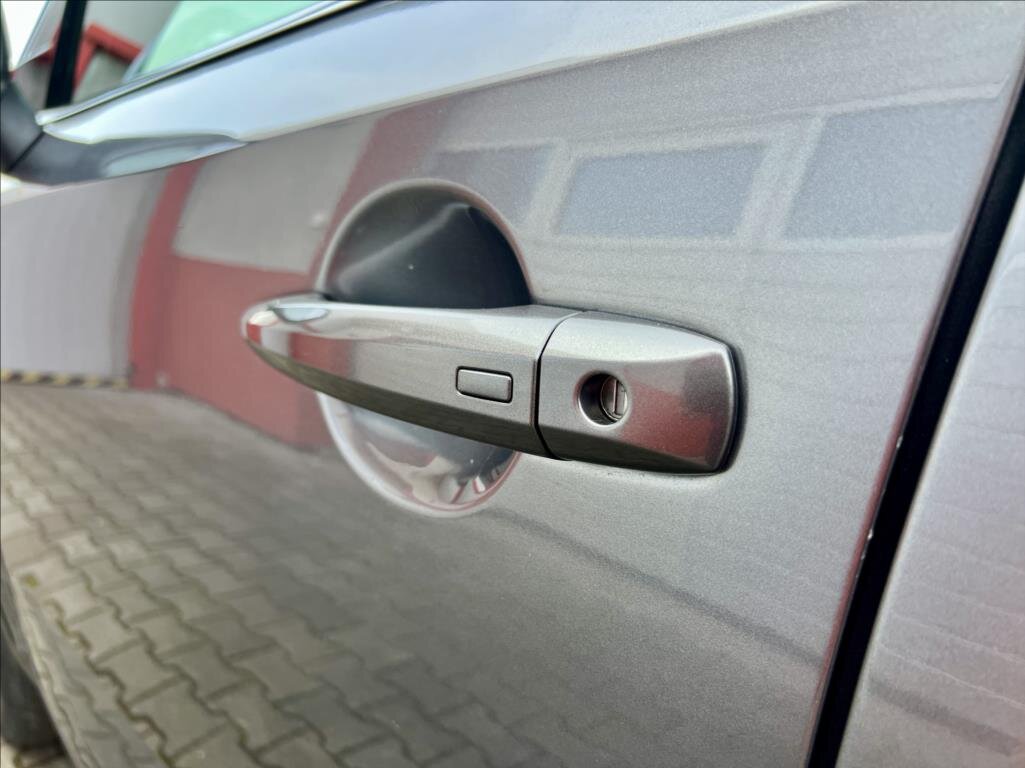 Nissan Qashqai SUV / Terénní 1,3 l 116 kw