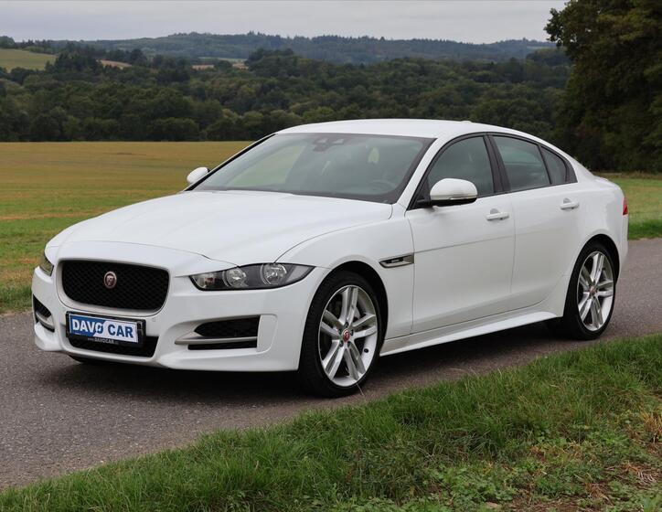 Jaguar XE 3