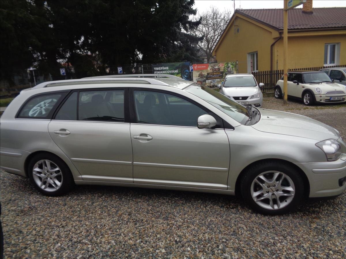 Toyota Avensis Kombi 2,0 l 108 kw