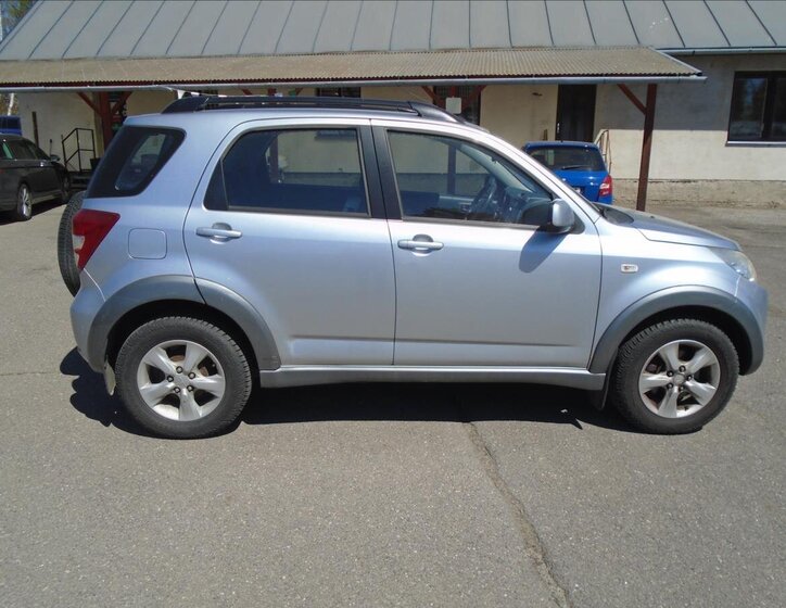 Daihatsu Terios SUV / Terénní 1,5 l 77 kw
