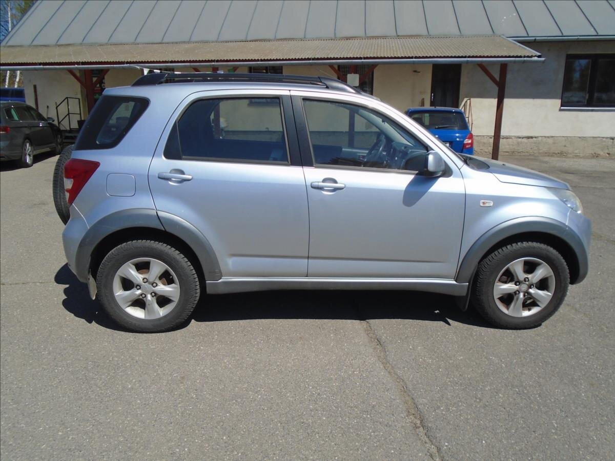 Daihatsu Terios SUV / Terénní 1,5 l 77 kw