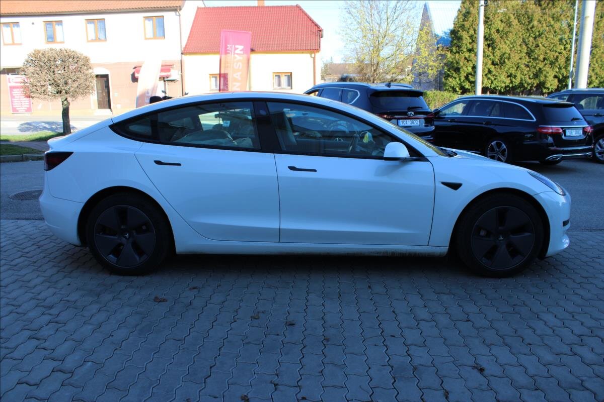 Tesla Model 3 Sedan / Limuzína 0,0 208 kw