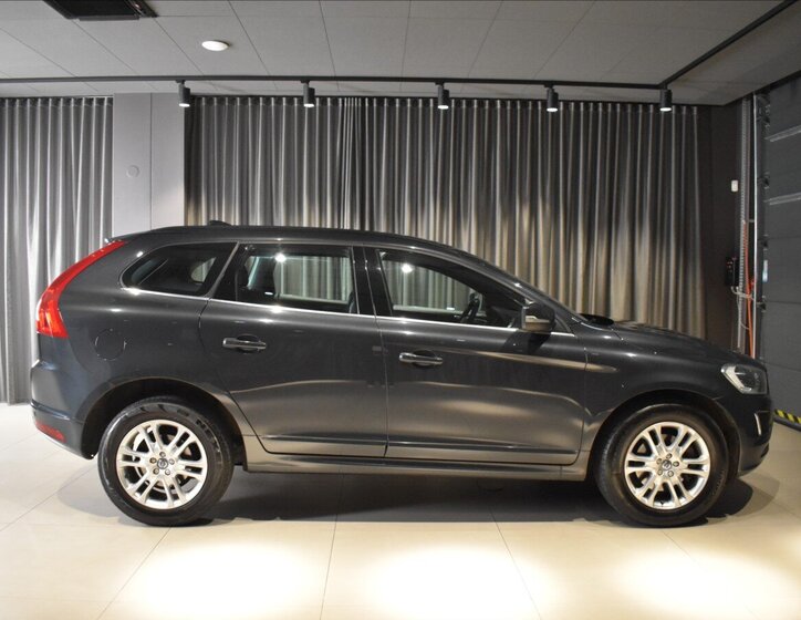 Volvo XC60 SUV / Terénní 2,0 l 100 kw
