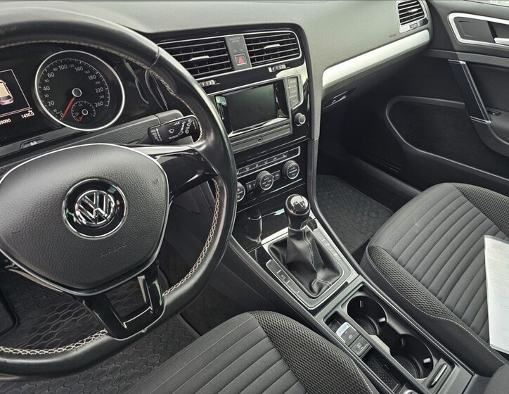 Volkswagen Golf 12