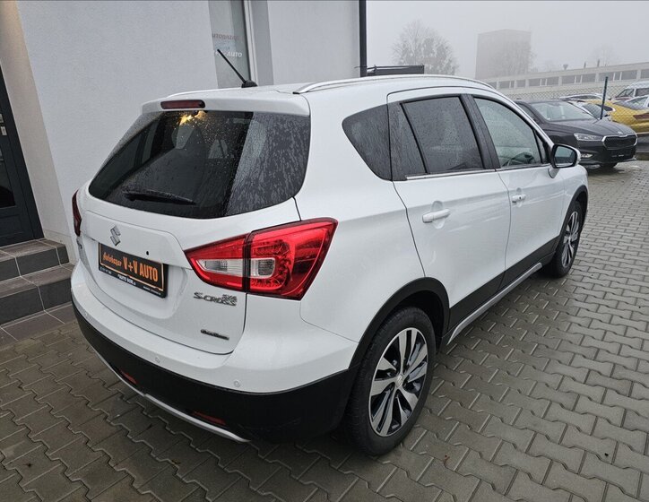 Suzuki SX4 S-Cross 6