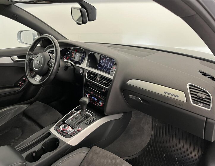 Audi A4 Kombi 2,0 l 140 kw