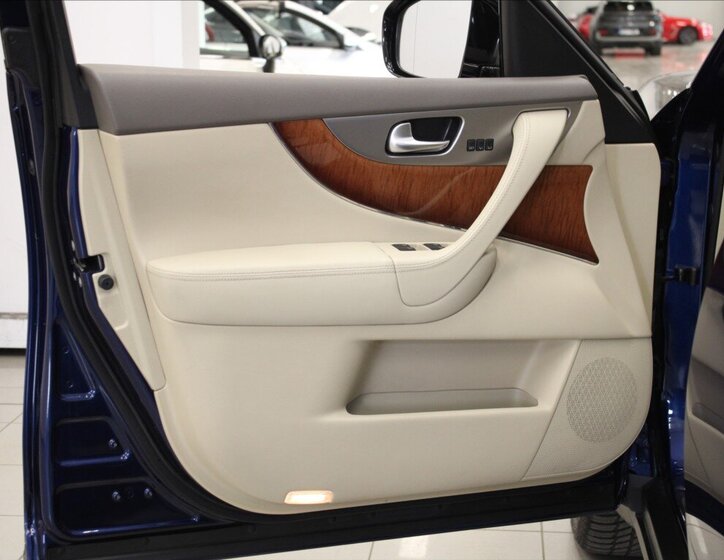 Infiniti QX70 SUV 3,0 l 175 kw