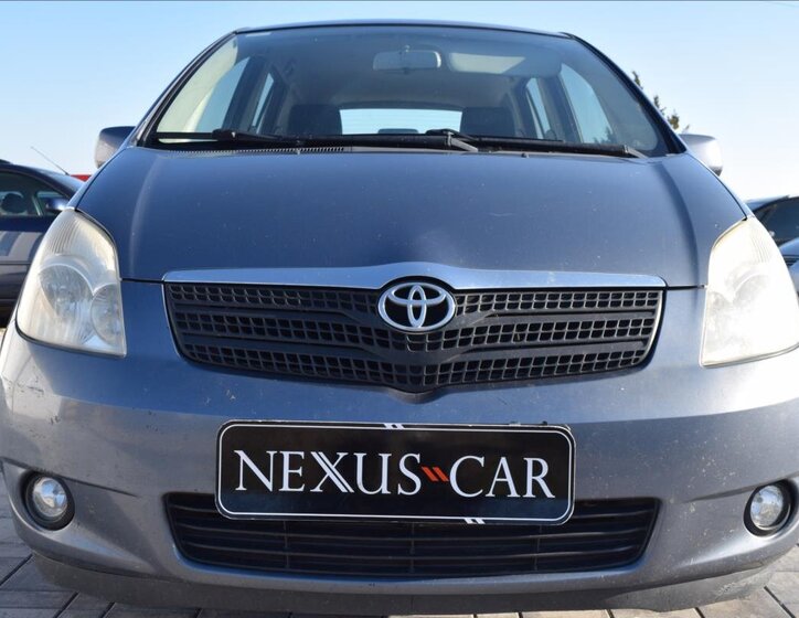 Toyota Corolla Verso 2