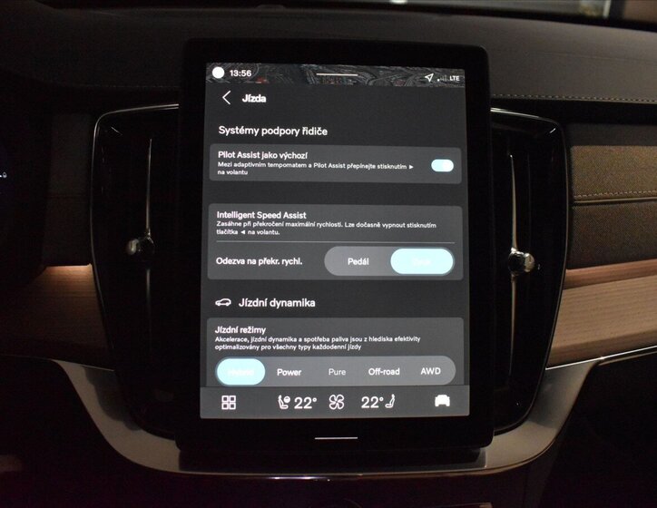 Volvo XC90 SUV / Terénní 2,0 l 228 kw