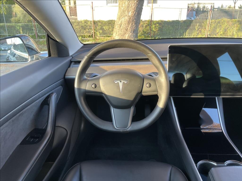 Tesla Model 3 Sedan 0,0 239 kw