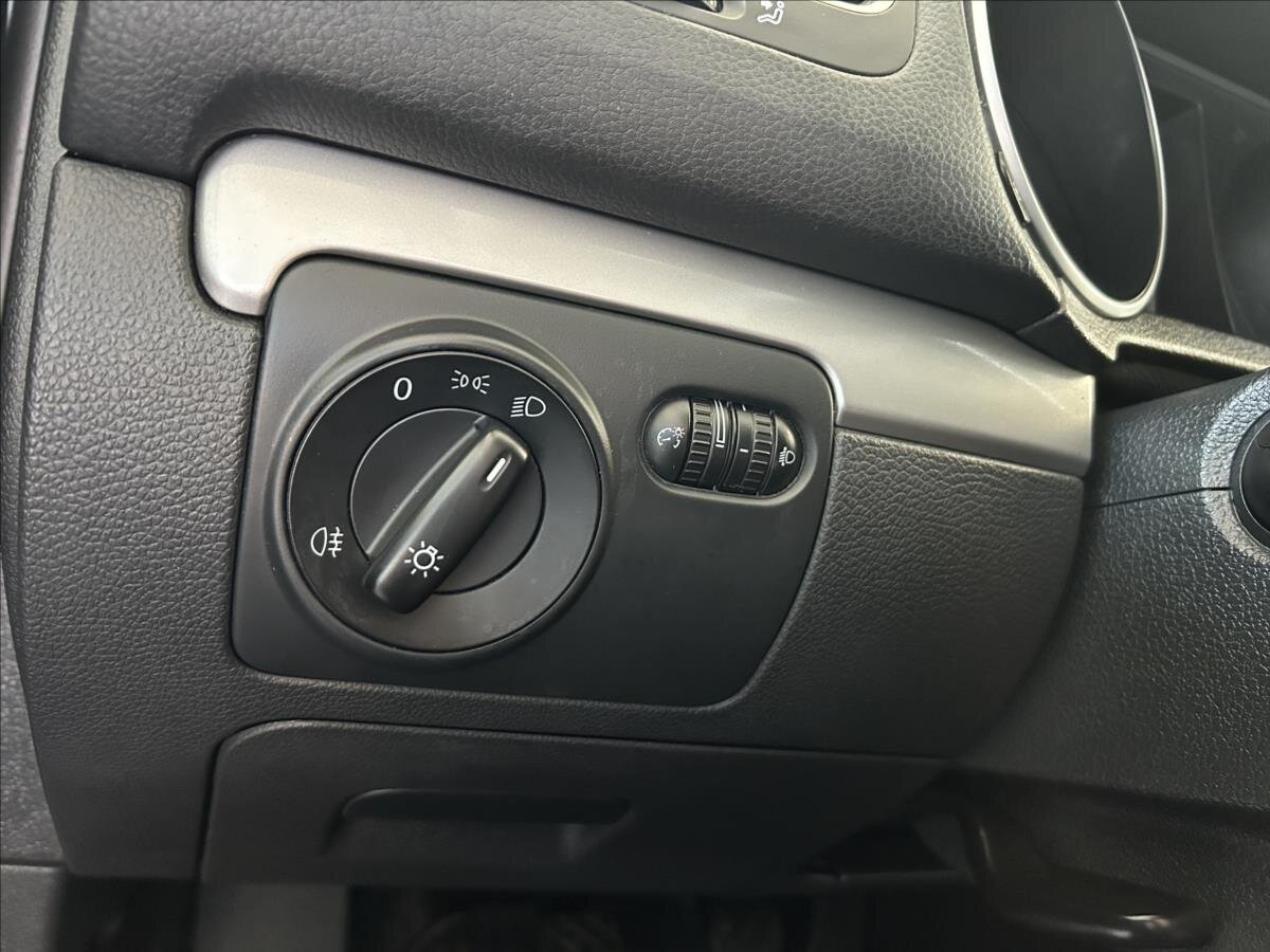 Volkswagen Golf Kombi 1,6 l 77 kw