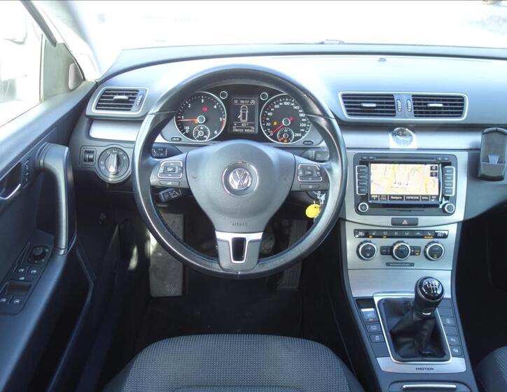 Volkswagen Passat 16