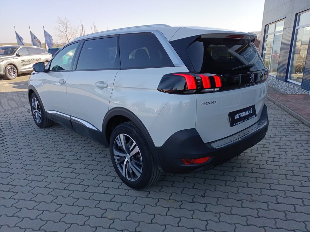 Peugeot 5008 SUV / Terénní 1,2 l 96 kw