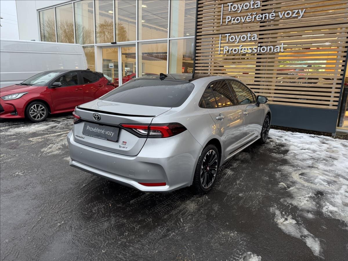 Toyota Corolla Sedan / Limuzína 1,8 l 72 kw