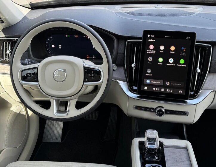 Volvo XC90 SUV / Terénní 2,0 l 335 kw