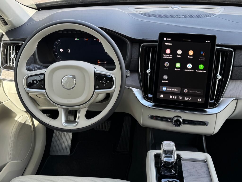 Volvo XC90 SUV / Terénní 2,0 l 335 kw