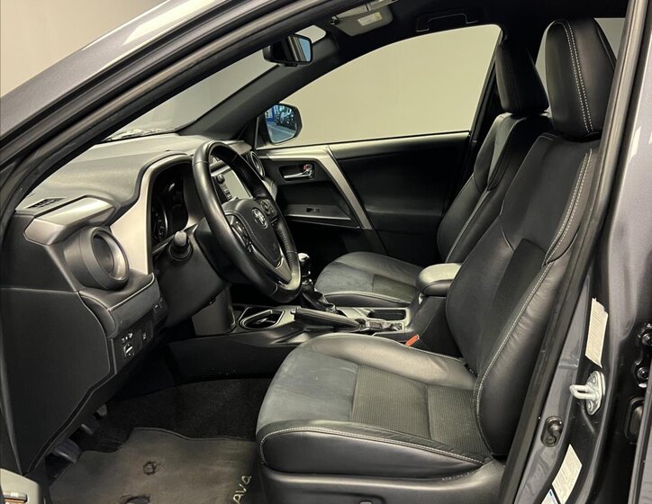 Toyota RAV4 SUV / Terénní 2,0 l 112 kw