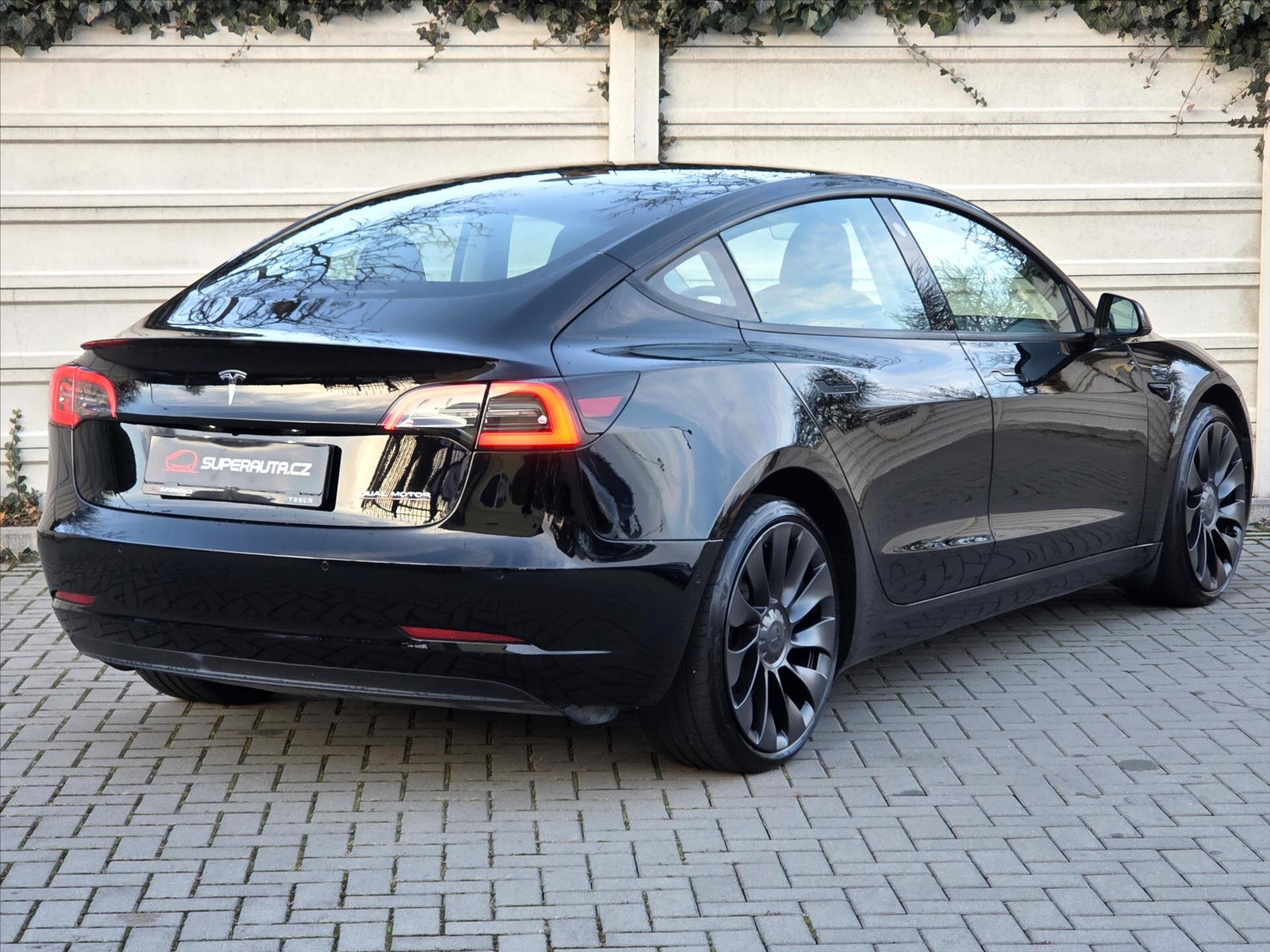 Tesla Model 3 Sedan / Limuzína 0,0 377 kw