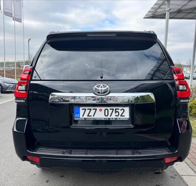 Toyota Land Cruiser 7